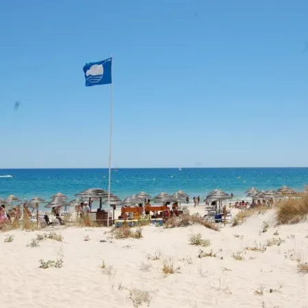 Cabanas T1 Apartment with Balcony & BBQ – 8Min Walk to Beachfront