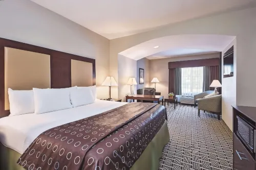 La Quinta Inn & Suites by Wyndham Lancaster Hotels in Lancaster County