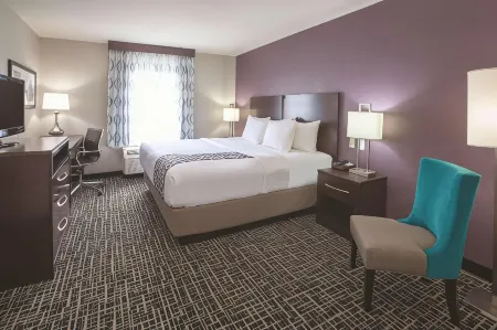 La Quinta Inn & Suites by Wyndham New Cumberland-Harrisburg Отели в г. Фэрвью Тауншип