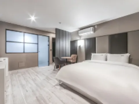 Changwon Myeongseodong Hotel Laon โรงแรมในชางวอน