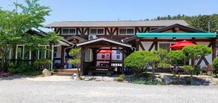 Taean Sea and Star Pension Отели рядом с достопримечательностью «Mallip'o-haesuyokchang»