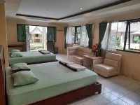 Cemara Tujuh Homestay & Resto Отели в г. Wonosobo Regency