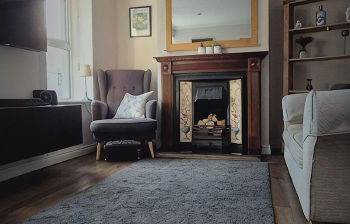 Comfortable Cottage Stay Outside Belfast | Private Parking & Sleeps 4 guests