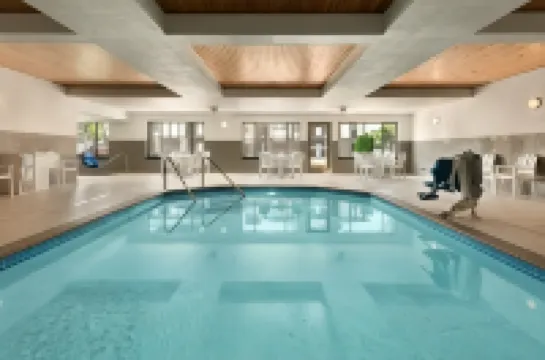 Country Inn & Suites by Radisson, St. Cloud West, MN