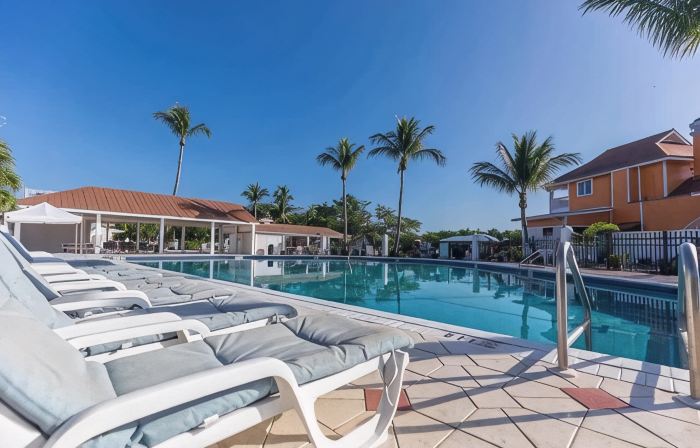 Near Beach, Includes Golf Cart , Bikes , Kayaks and Pool , 5 Stars. Ncic Member