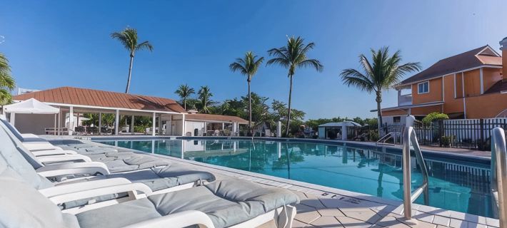 Near Beach, Includes Golf Cart , Bikes , Kayaks and Pool , 5 Stars. Ncic Member Hotel di Captiva