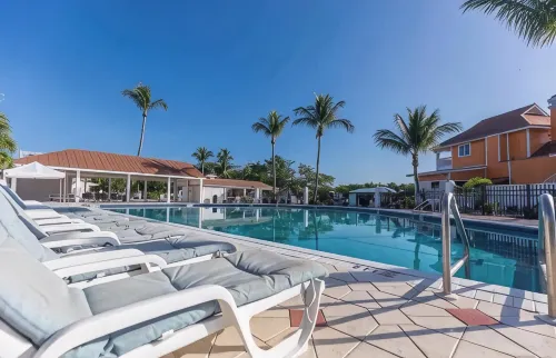 Near Beach, Includes Golf Cart , Bikes , Kayaks and Pool , 5 Stars. Ncic Member