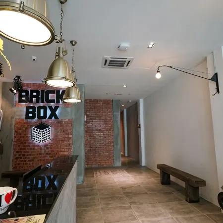 Brick Box Hotel @ Oldtown Ipoh Отели рядом с достопримечательностью «Мемориальная башня с часами Берч»