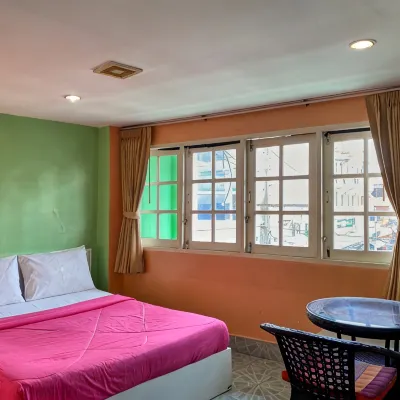 Aree's House Hotels near برج ساعة هوا هين