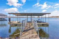 1 Bedroom Pet Friendly Guest House at Sunset Family Lake House with dock access - Homestays