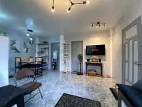 Modern Interior | 5 min from Airport | Karaoke - Homestays