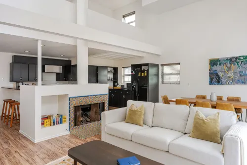 Designer Loft with parking 5min to the beach ! - 4성급