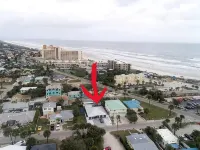 3rd house from beach with heated pool & tiki bar. 2 master suites + 2 bedrooms. - Boutique