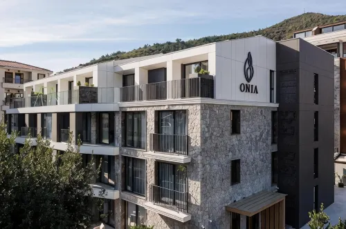 Onia Luxury Escape - С бассейном
