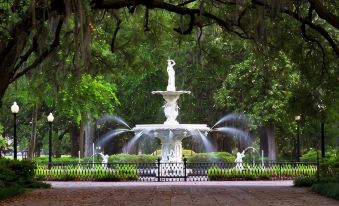 Hampton Inn & Suites Savannah Historic District