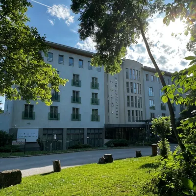 Europahaus Wien Hotels near Hermesvilla