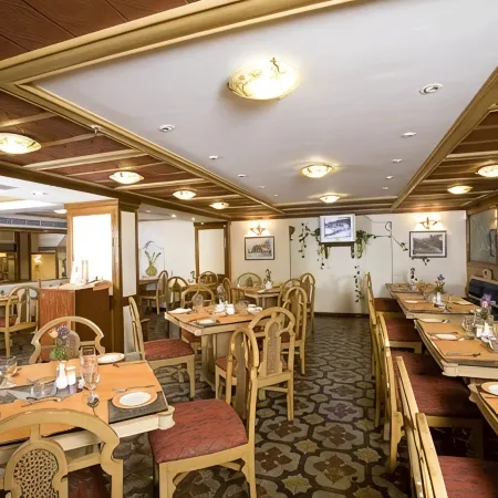 The Chancery Hotel Отели рядом с достопримечательностью «Парк Каббон»