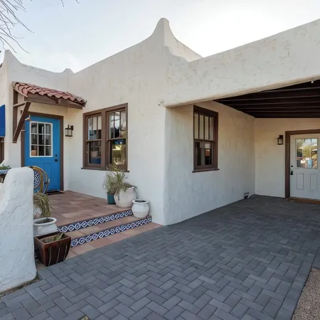 Cozy historic home centrally located. Pet friendly! Beautiful outdoor fireplace.