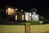 4-bedroom house with Pool, WiFi and AC close to Lake Powell and Antelope Canyon.