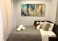Yorkville Bloor Suites- 2 minutes walk to Transit - 레지던스