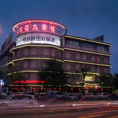 Dongying Belle Boutique Theme Hotel (Haitong Road Food Street Ginza Plaza)