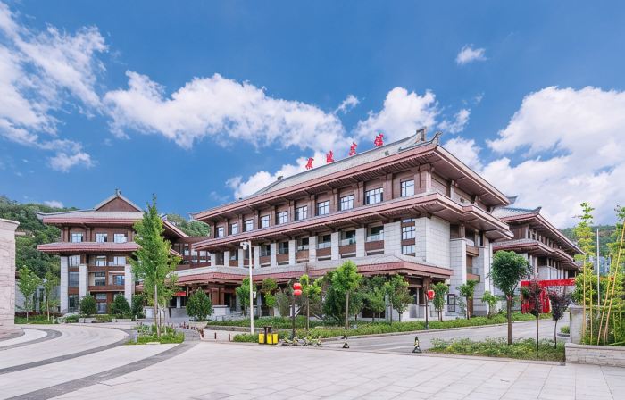 Yanlu·Huangling Hotel
