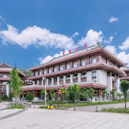 Yanlu·Huangling Hotel