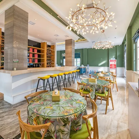Beverly Boutique Hotel (Julonghu Oufenghua Street Shop)