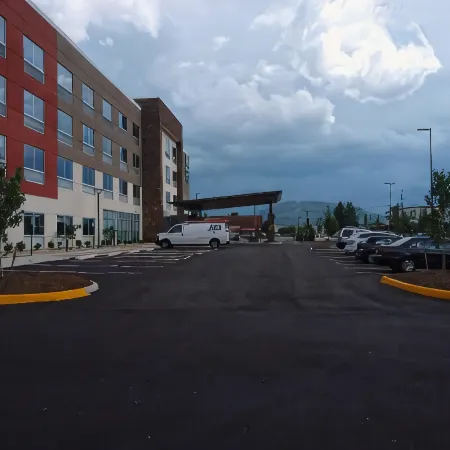 Holiday Inn Express & Suites ROANOKE – CIVIC CENTER by IHG