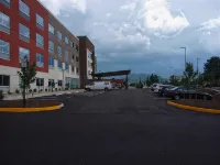 Holiday Inn Express & Suites ROANOKE – CIVIC CENTER by IHG - parking