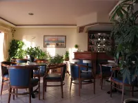 Blue Sea Hotel Apartments - bar