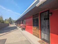 Yellowstone Studio # 2. Just One Mile From Yellowstone's Main Entrance - 2-Star