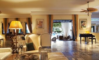 Aloni Hotel & Suites