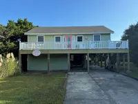 Feeling Frisco - 4-bedroom house in the OBX just steps to the beach. - 3-Star