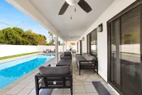 3BR Palm Desert Oasis near El Paseo - Private Pool, Spa & Putting Green - Private Pools
