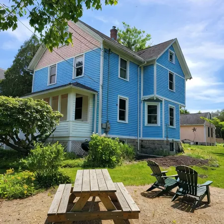 Comfortable Living in Casual 100 yr old Home, 10 min walk to Stonington Village