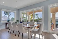 Elev • 5Br/8BA • Game Room • 75’ Deep Canal Dock • Ice Maker • Kayaks • Bikes - Wifi