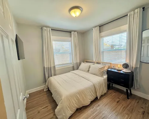Charming 2-bedroom house in Albany with AC, WiFi Hotels in Albany
