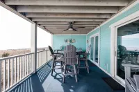 "Coastal Cove": Ocean Front Sea Life with a POOL!