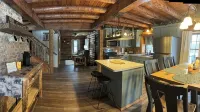 3-bedroom cabin in country setting with AC, WiFi, 15-20 min. to local wineries.