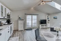 Modern Suite • 10 Min to Corning • Quiet & Cozy - Apartments