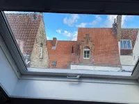 HAMILTONHOUSE, away from home but at home in the Bruges 'Unesco' center. - บังกะโล