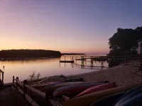 Charming Cape Cod Retreat Nestled b/w Mashpee River & Popponesset Bay