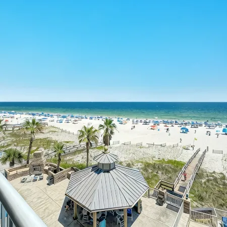 NEW LISTING Escapes/Spacious 2br2ba/1600+sq ft/New decor/Beachfront/