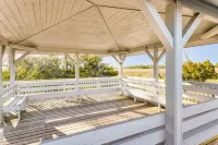 Marsh View Treehouse Retreat on Fripp Island - Wi-Fi