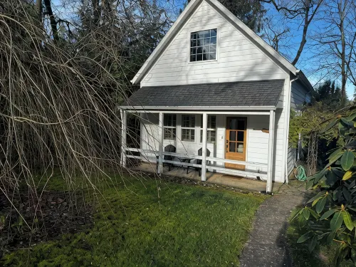Cottage next to historical home in Lake Oswego - Boutique