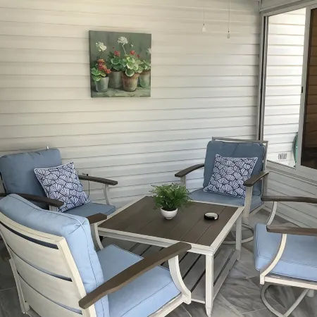 Refurbished villa with golf cart, great location, corner lot