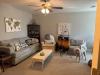 Charming 3-bedroom townhome with WiFi and AC in Auburn