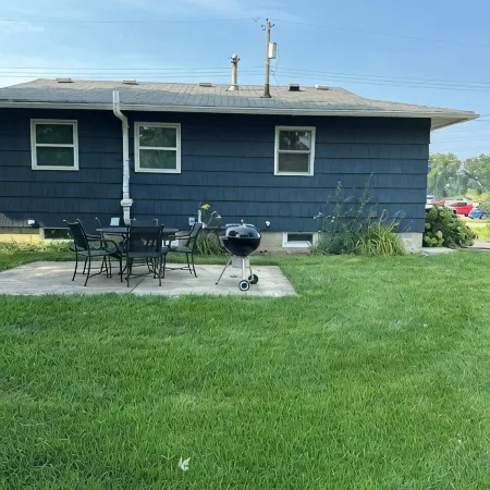 Mainstay - 3Br Main Floor Living Recliner, Bright Space! Mayo Discount