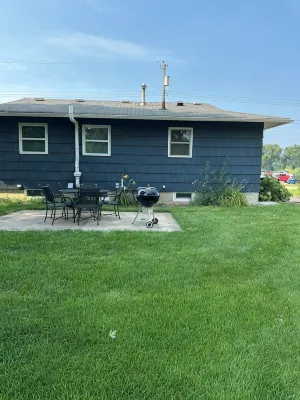 Mainstay - 3Br Main Floor Living Recliner, Bright Space! Mayo Discount